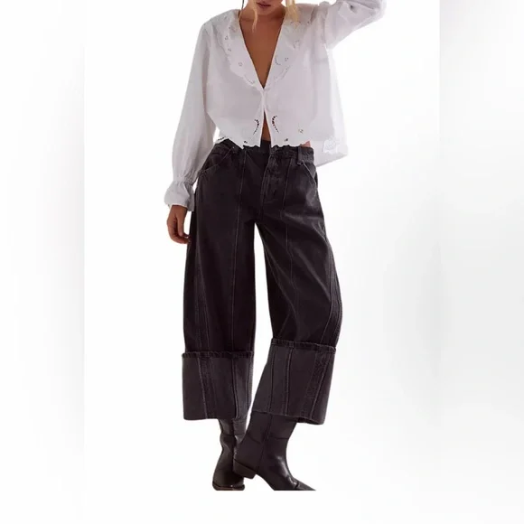 NWOT WE THE FREE OLSEN CUFFED BARREL JEANS IN BLACK ICE Sz 29 - Picture 1 of 4